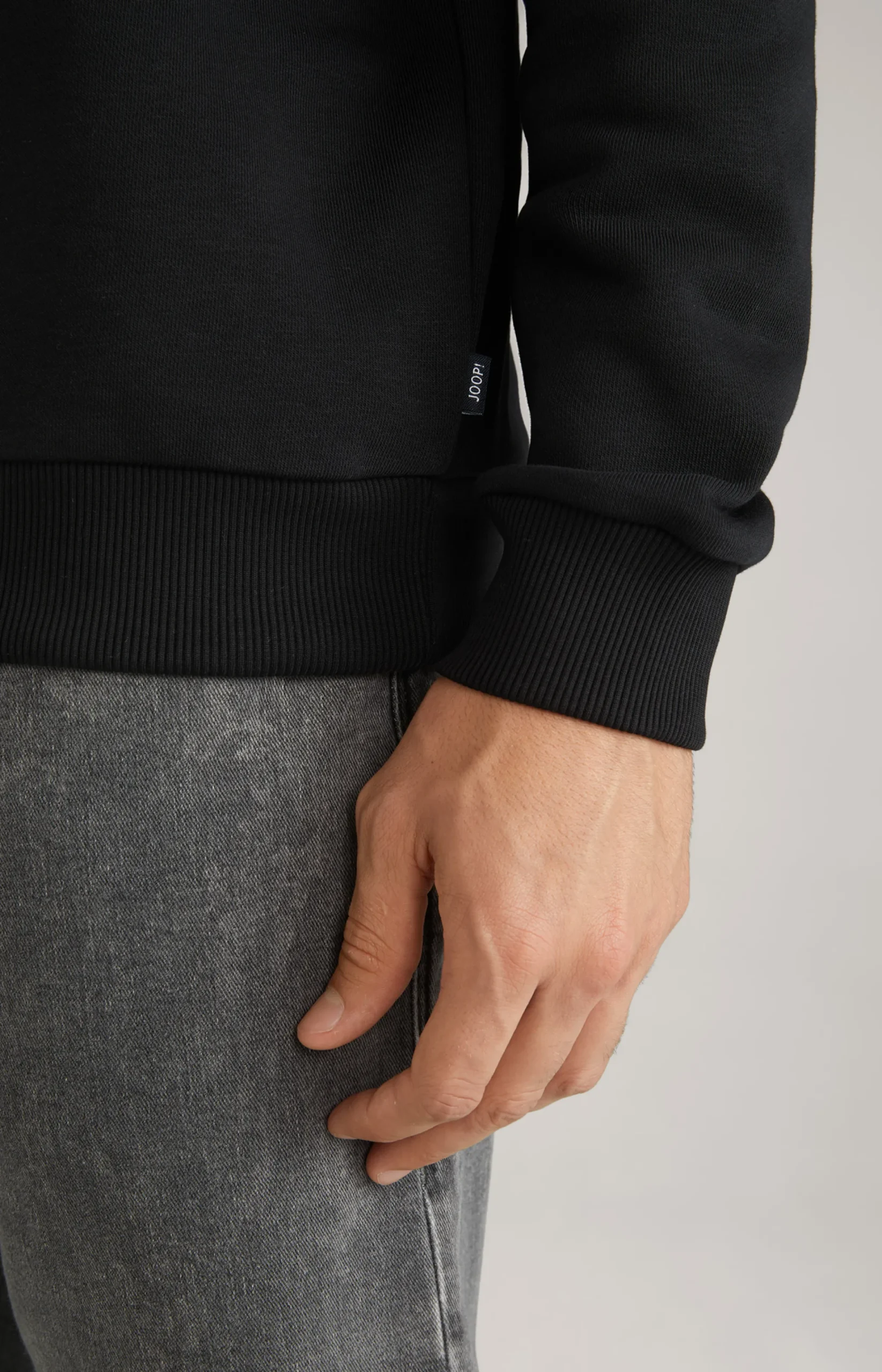 Theseus Sweatshirt in Black