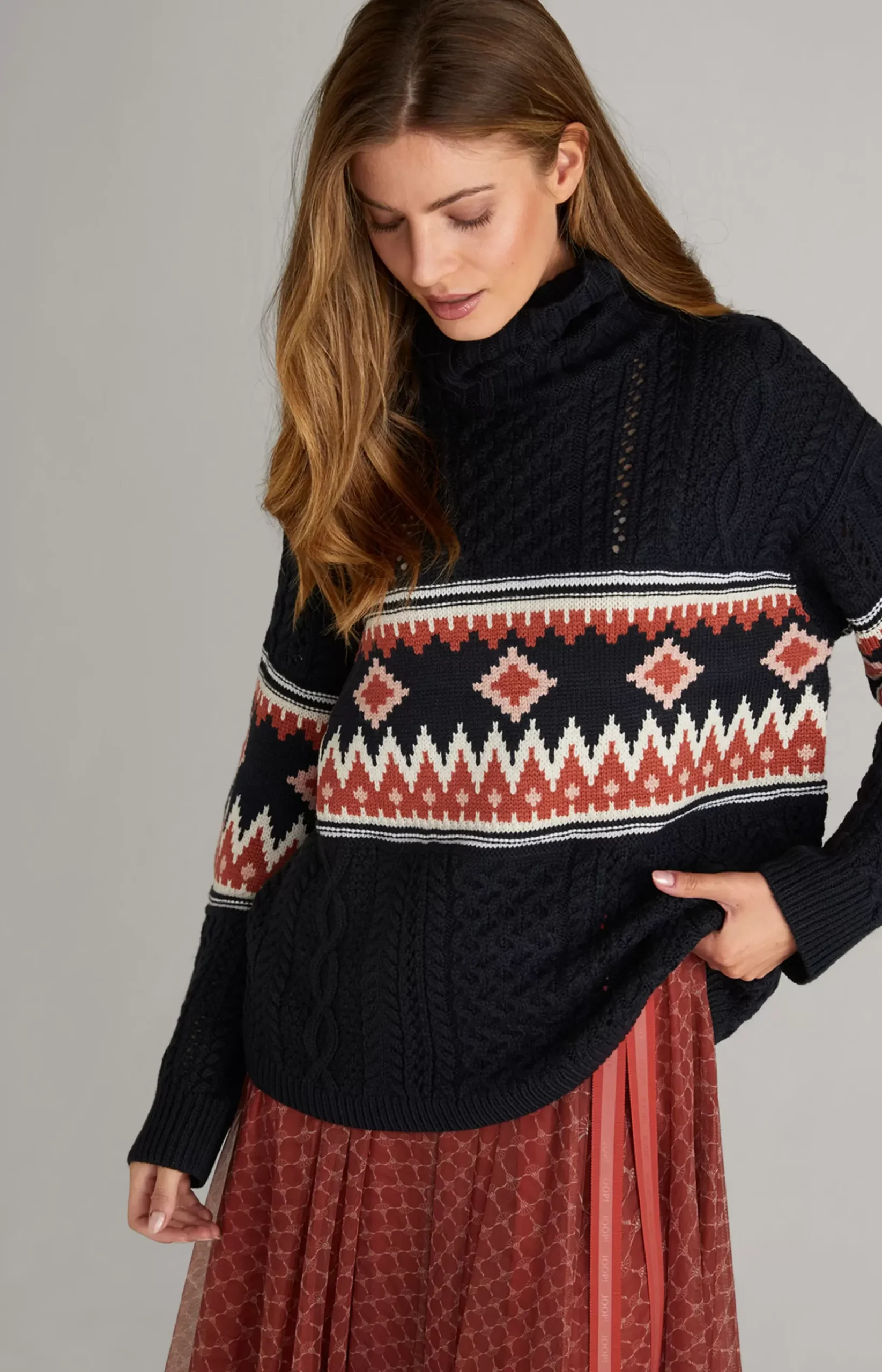 Turtleneck Pullover in Navy/Beige