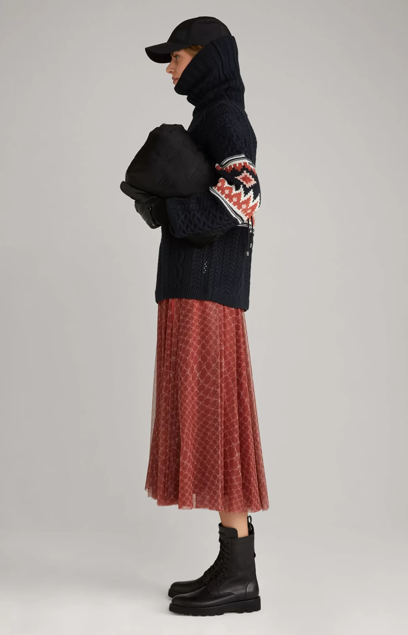 Turtleneck Pullover in Navy/Beige