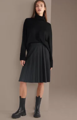 Twill Skirt in Black