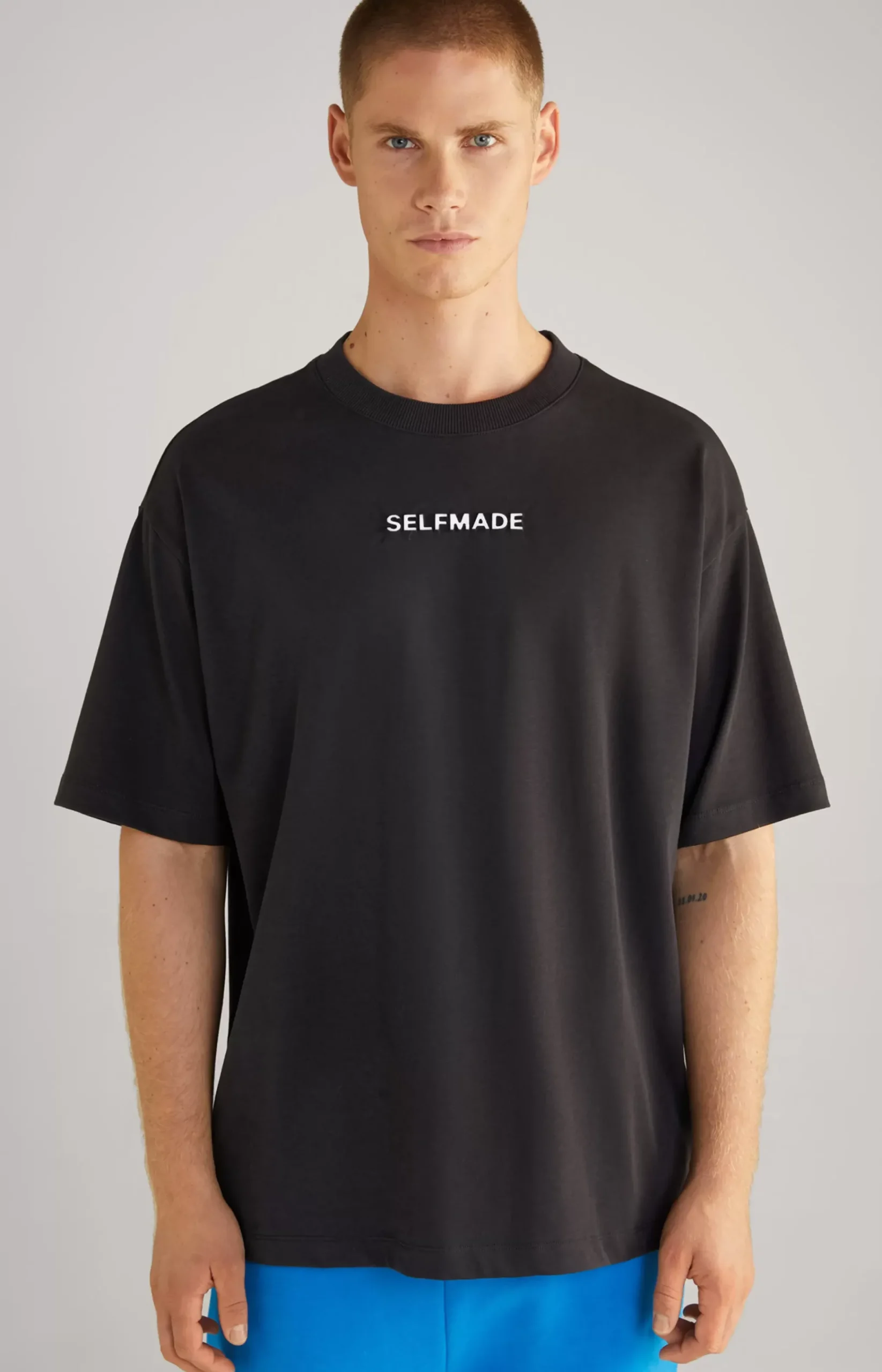 Unisex T-shirt in Black