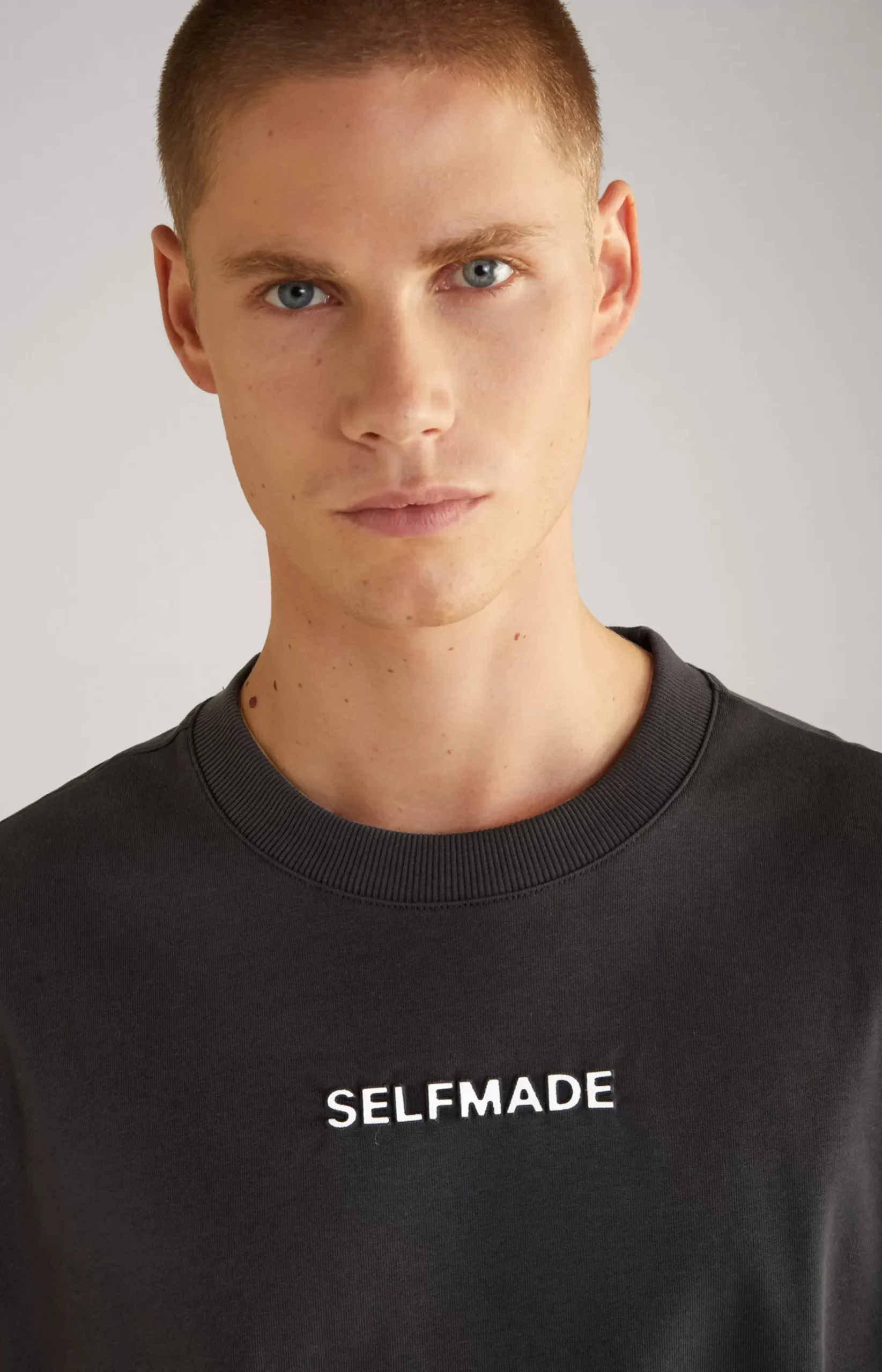 Unisex T-shirt in Black
