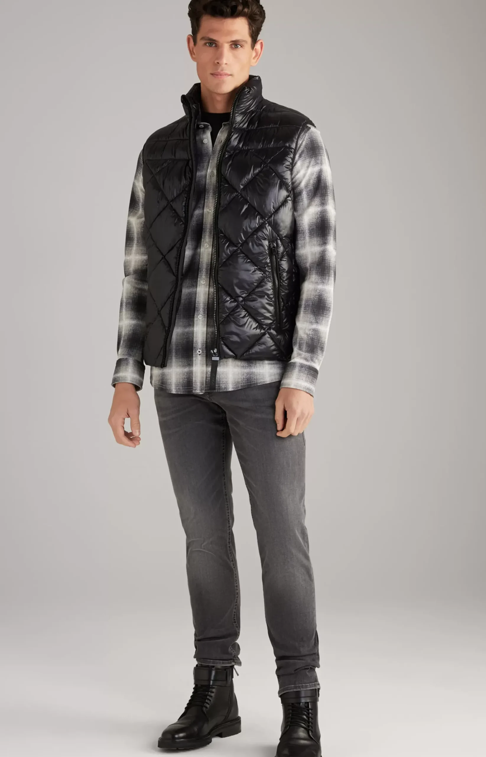 Vanor Nylon Quilted Vest in Black