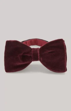 Velvet bow tie in dark red