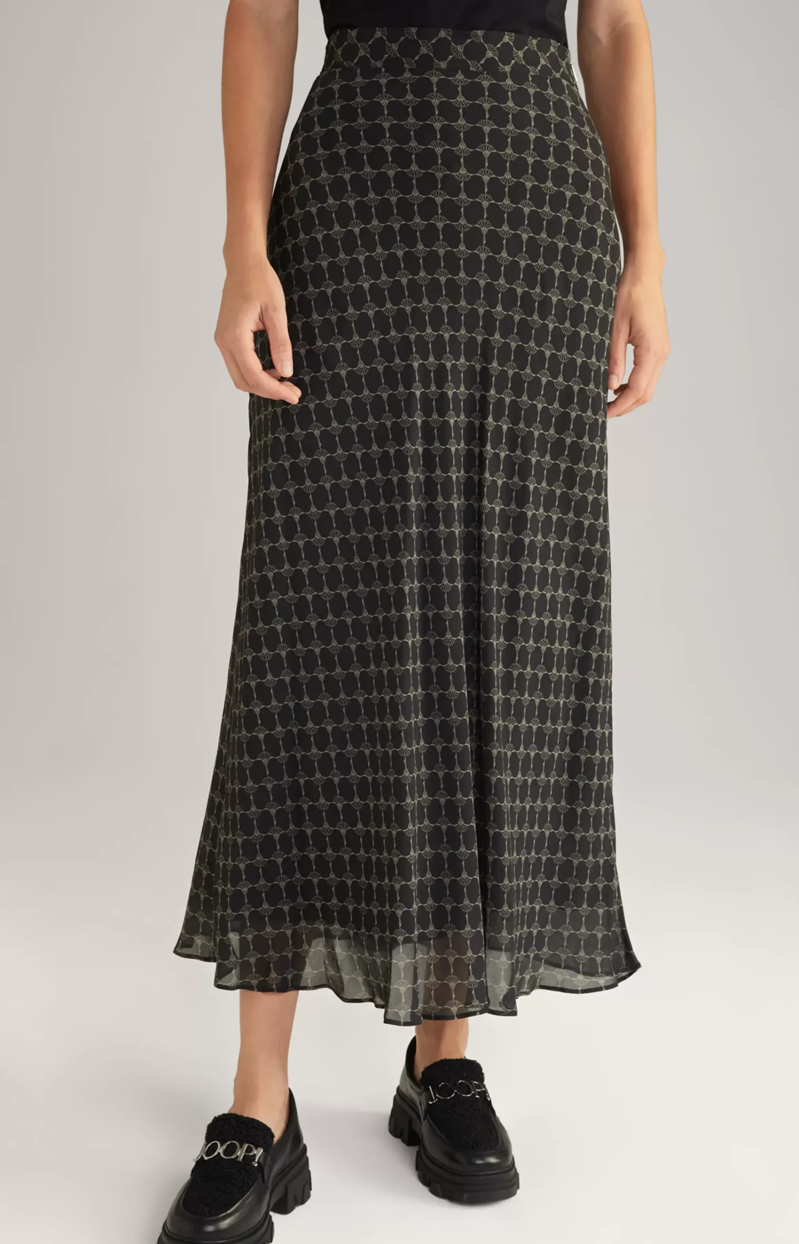 Viscose Skirt in a Black/Beige Pattern