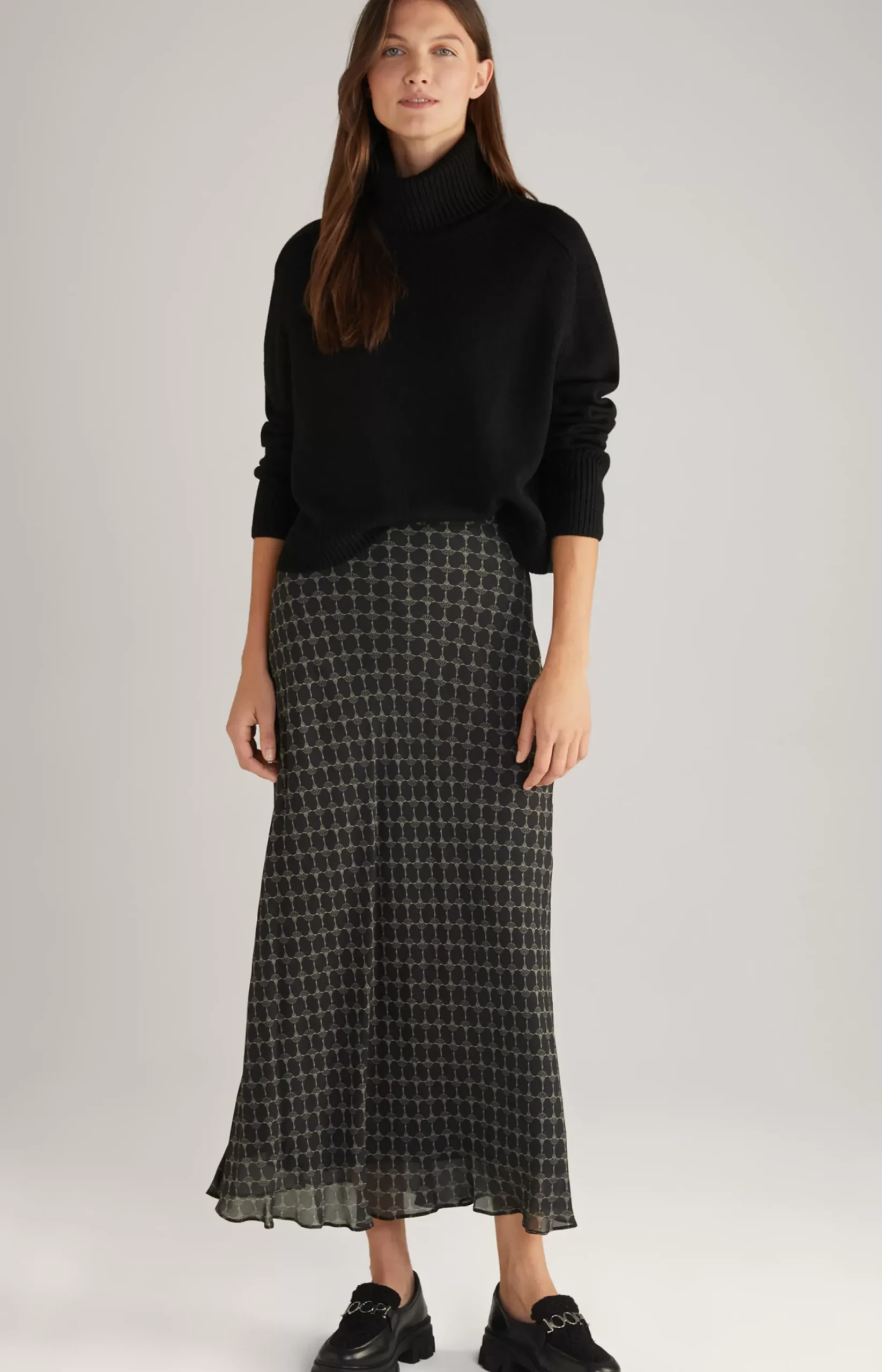 Viscose Skirt in a Black/Beige Pattern