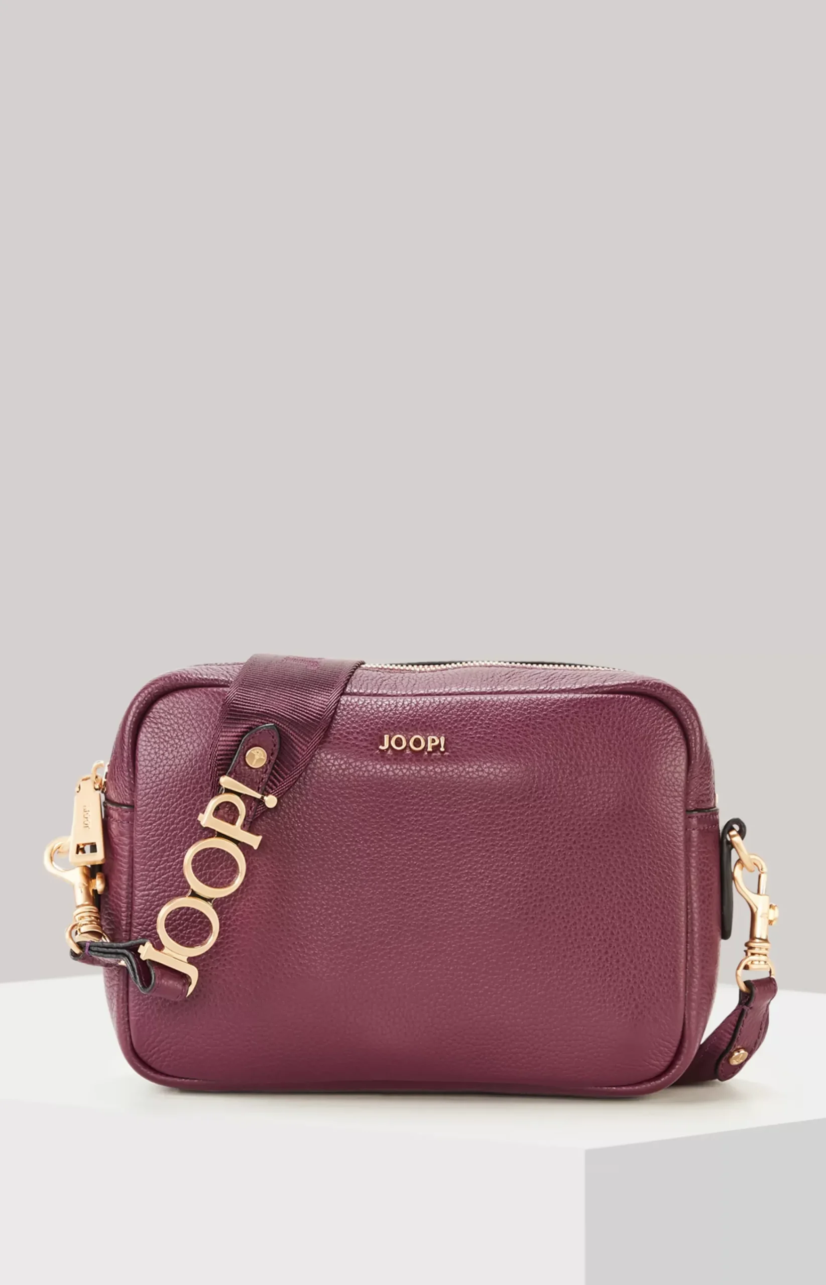 Vivace Cloe Shoulder Bag in Violet